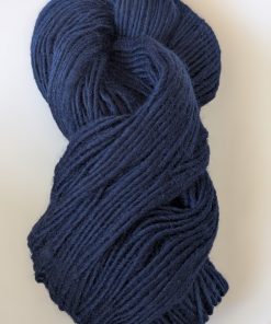 Dark blue knitting yarn in 100% pure virgin wool